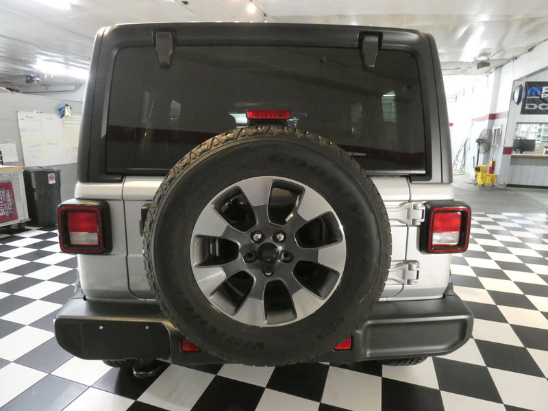 Used 2022 Jeep Wrangler Unlimited Sahara w/ Cold Weather Group AWD/4WD image 5