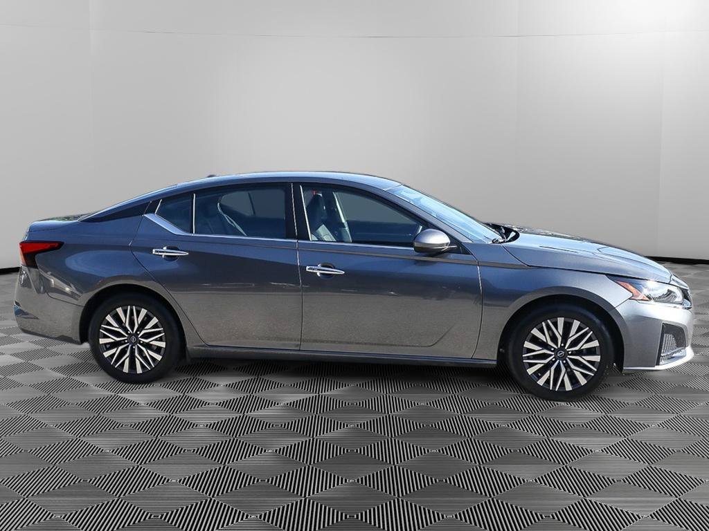 Used 2023 Nissan Altima 2.5 SV FWD image 9