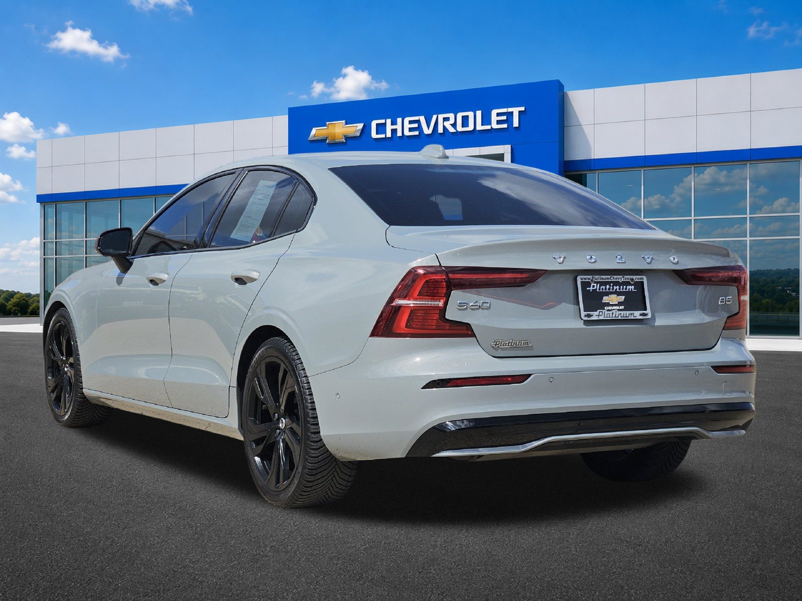 Used 2024 Volvo S60 B5 Plus FWD image 4
