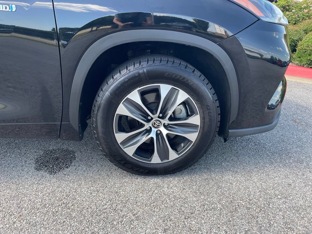Used 2021 Toyota Highlander XLE FWD image 33