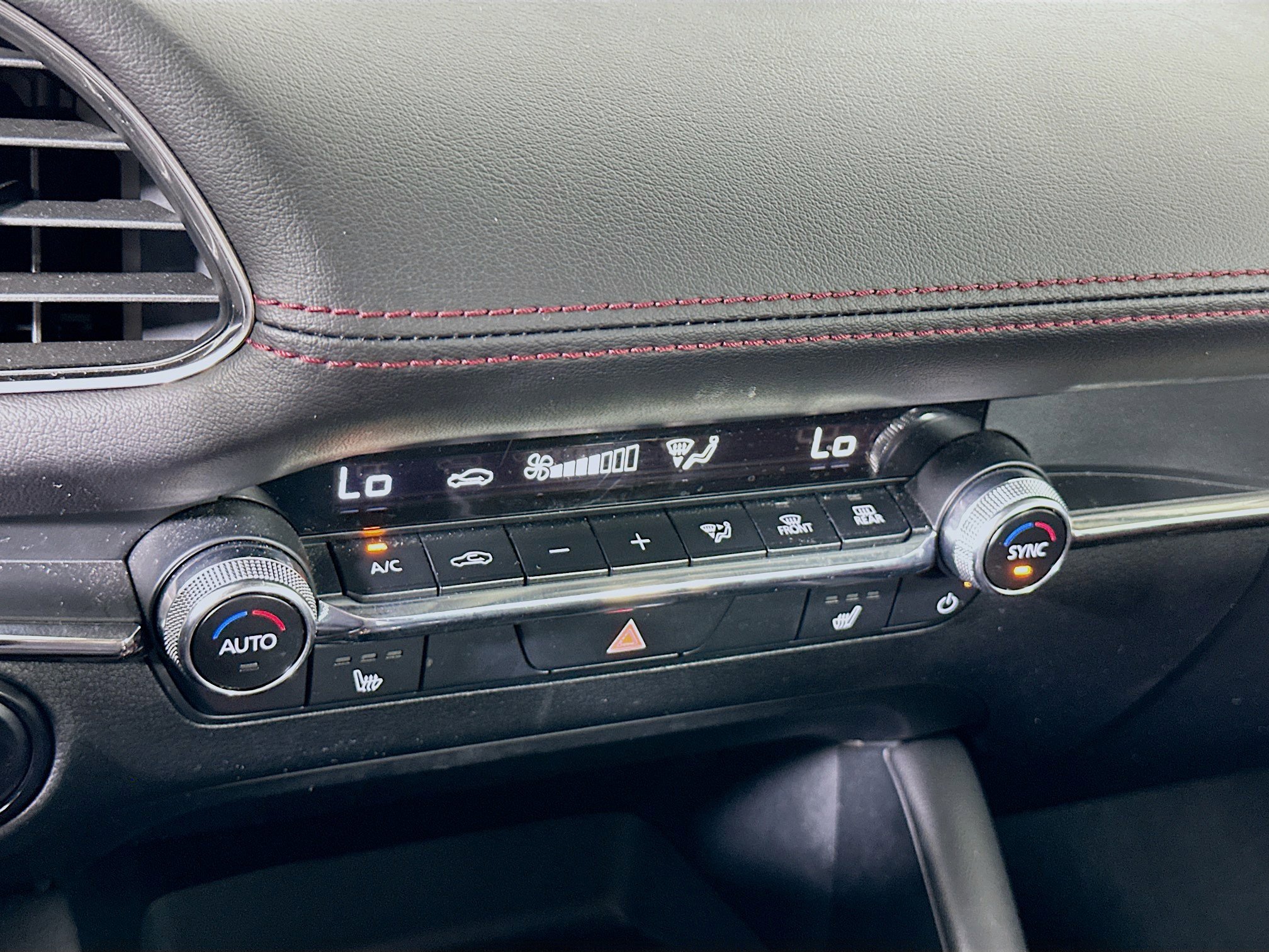 Used 2024 MAZDA MAZDA3 s image 23