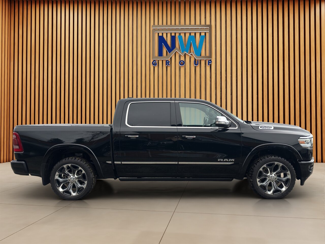 Used 2022 RAM 1500 Limited w/ Body-Colour Bumper Group AWD/4WD image 19