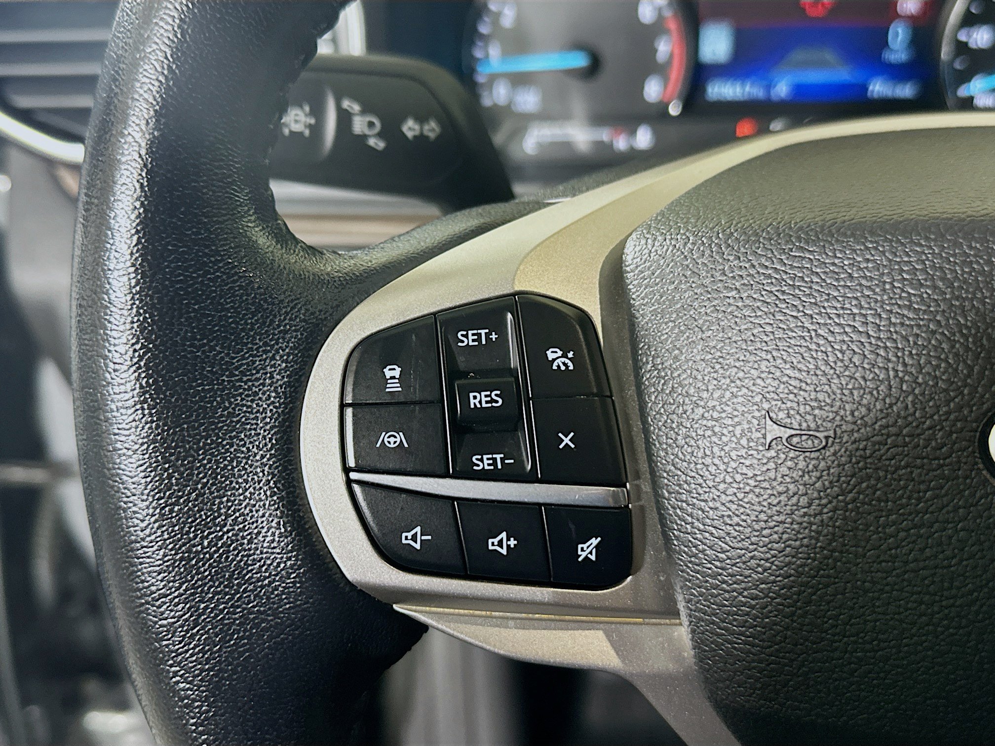 Used 2022 Ford Explorer Limited RWD image 16