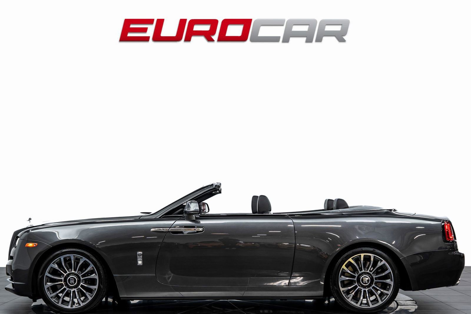 Used 2019 Rolls-Royce Dawn image 2