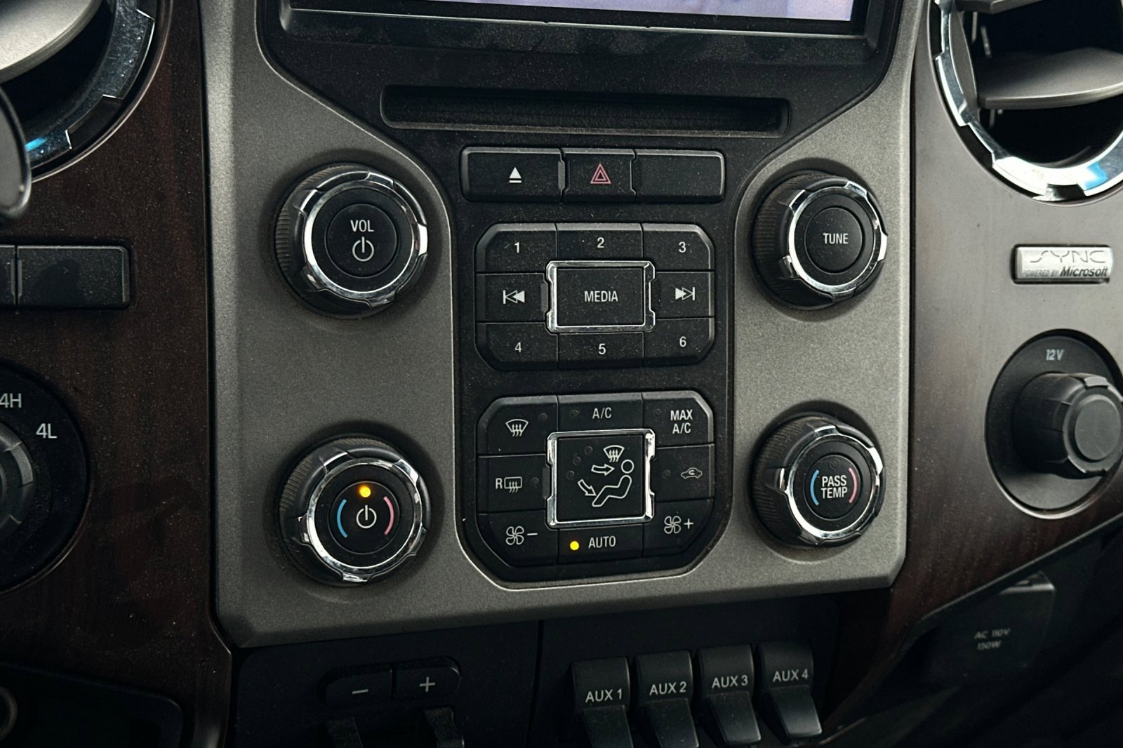 Used 2013 Ford F350 Lariat w/ Lariat Chrome Pkg image 19