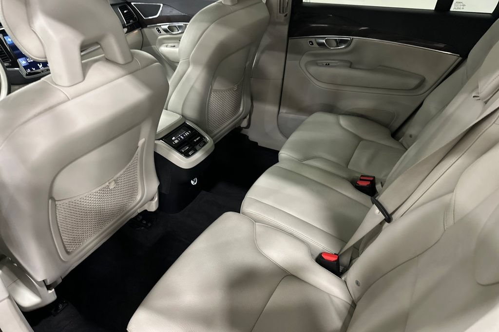 Used 2017 Volvo XC90 T6 Momentum w/ Vision Package AWD/4WD image 13
