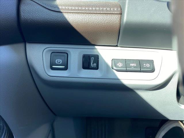Used 2020 GMC Acadia SLT w/ Driver Alert Package II FWD image 10