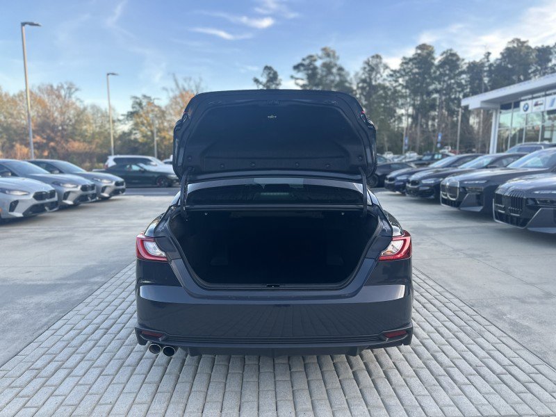 Used 2025 Toyota Camry SE image 6