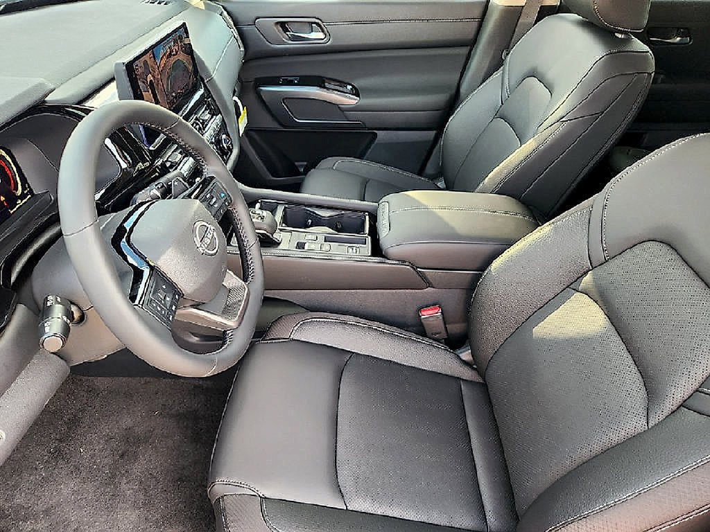 New 2026 Nissan Pathfinder SL FWD image 13