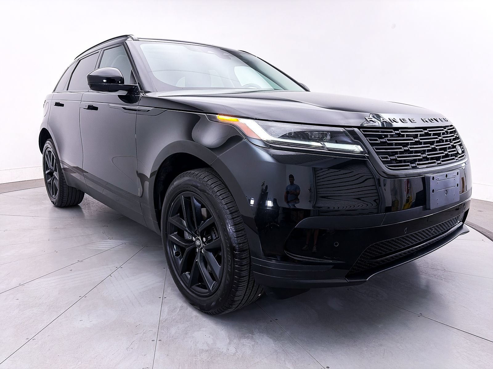 Used 2024 Land Rover Range Rover Velar S AWD/4WD image 13