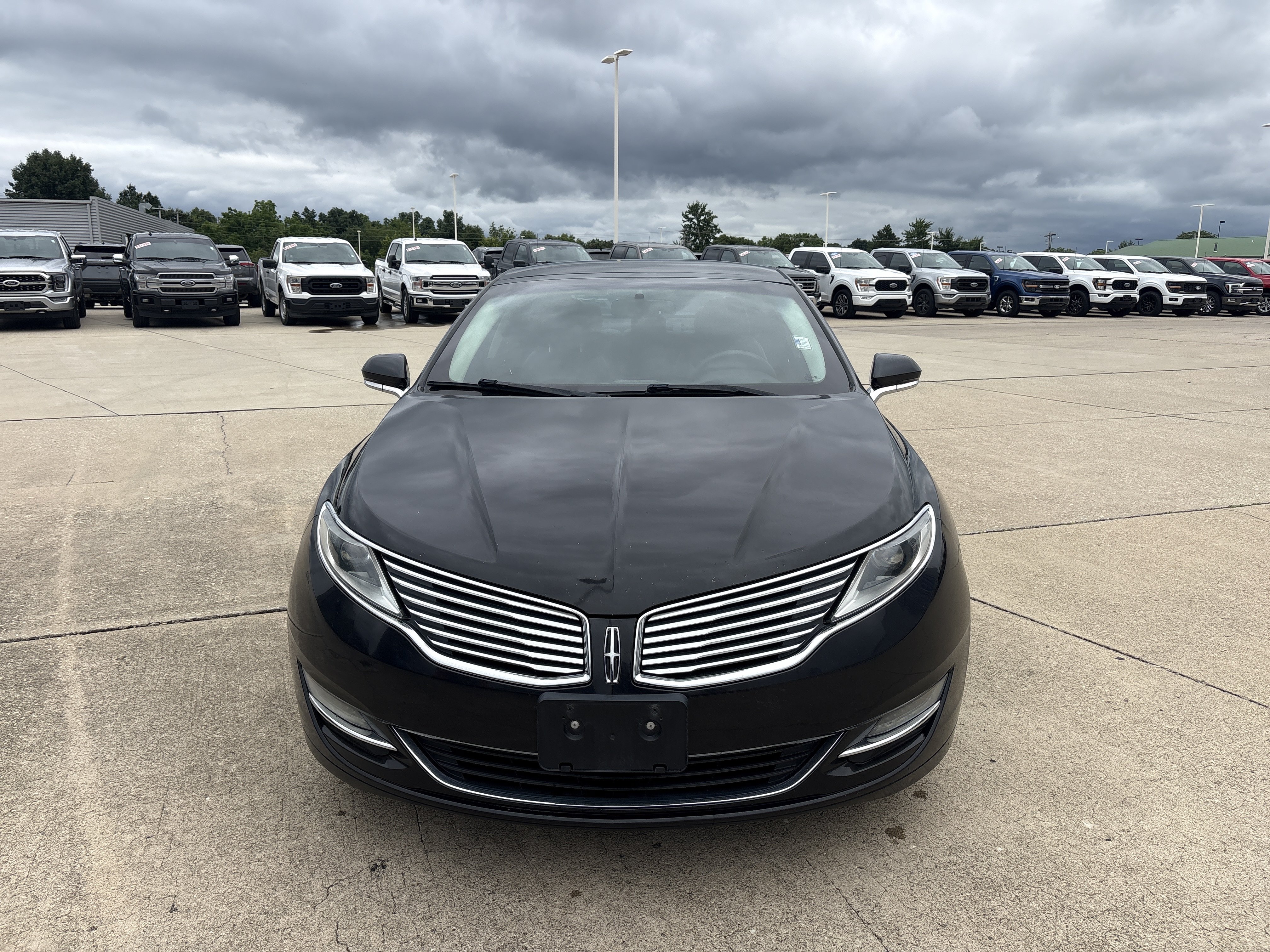 Used 2014 Lincoln MKZ FWD image 2