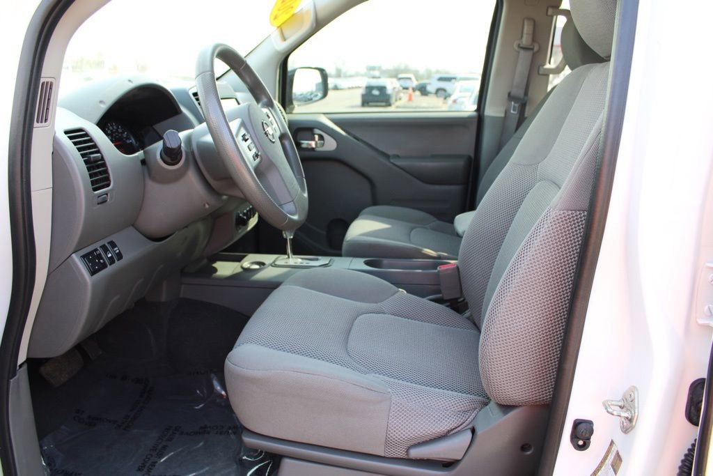 Used 2020 Nissan Frontier SV w/ Midnight Edition Floor Mats image 15
