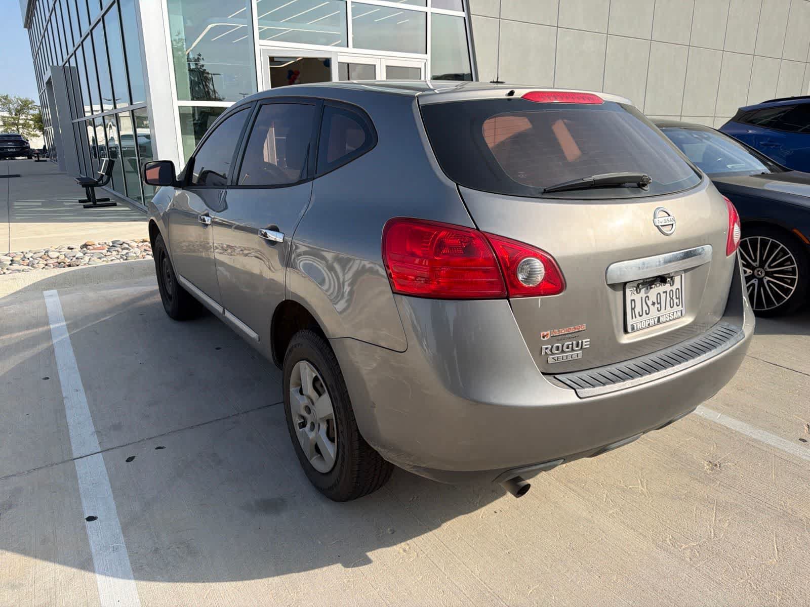 Used 2015 Nissan Rogue S FWD image 4