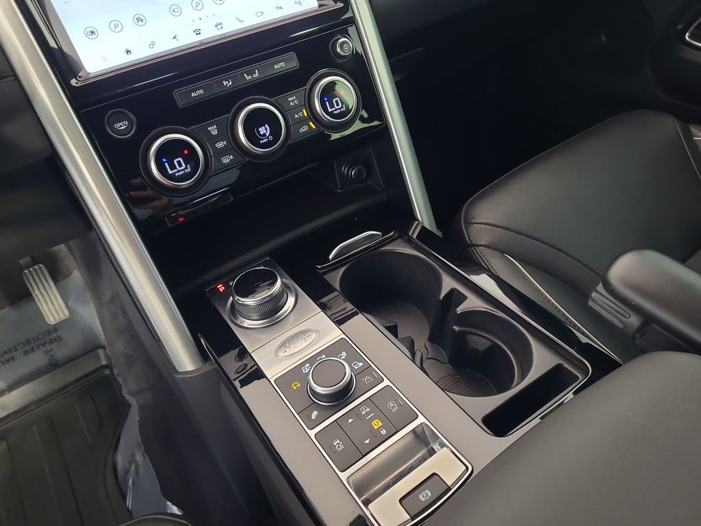 Used 2020 Land Rover Discovery HSE image 17
