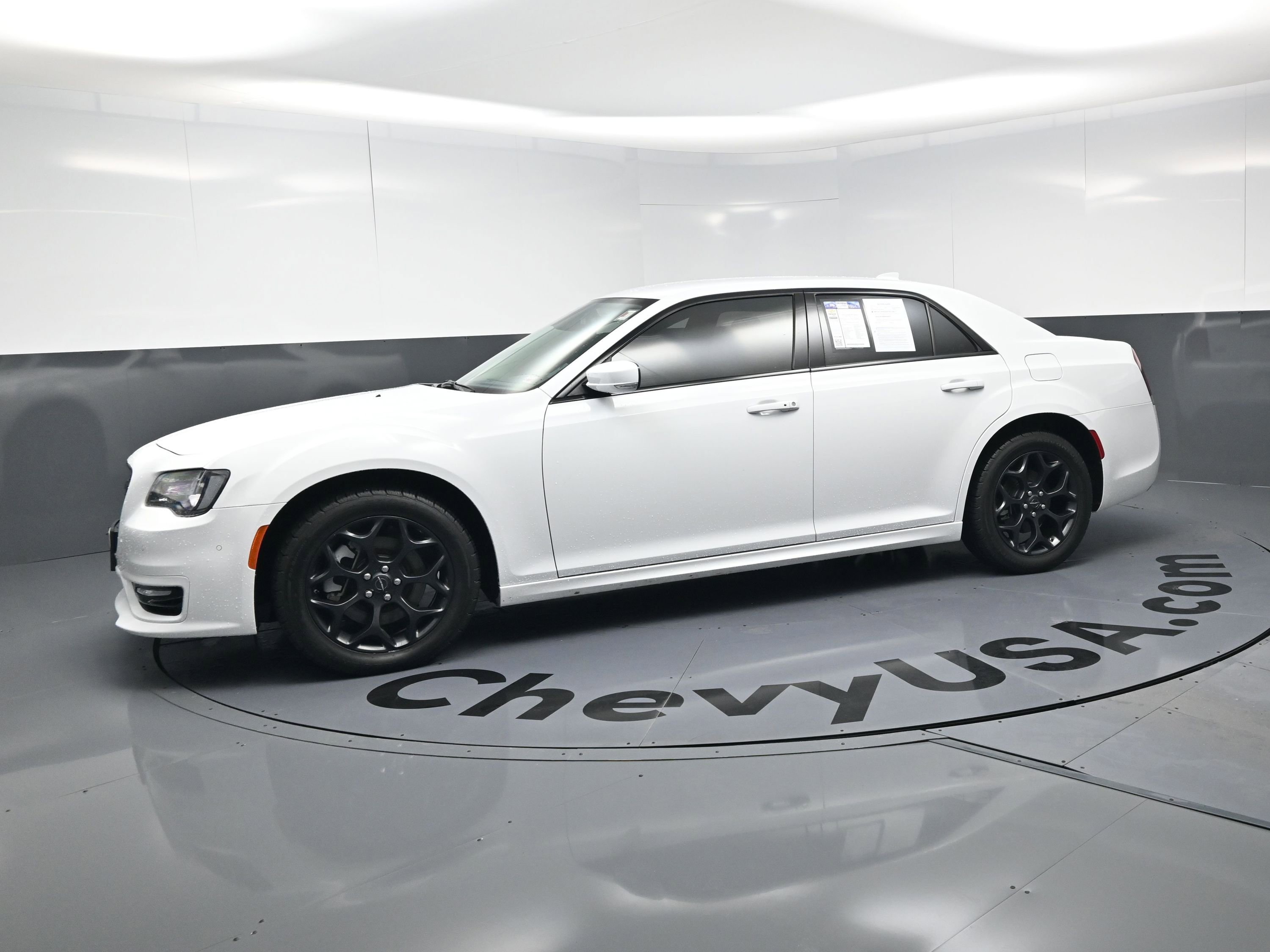 Used 2023 Chrysler 300 Touring L w/ Comfort Group image 6