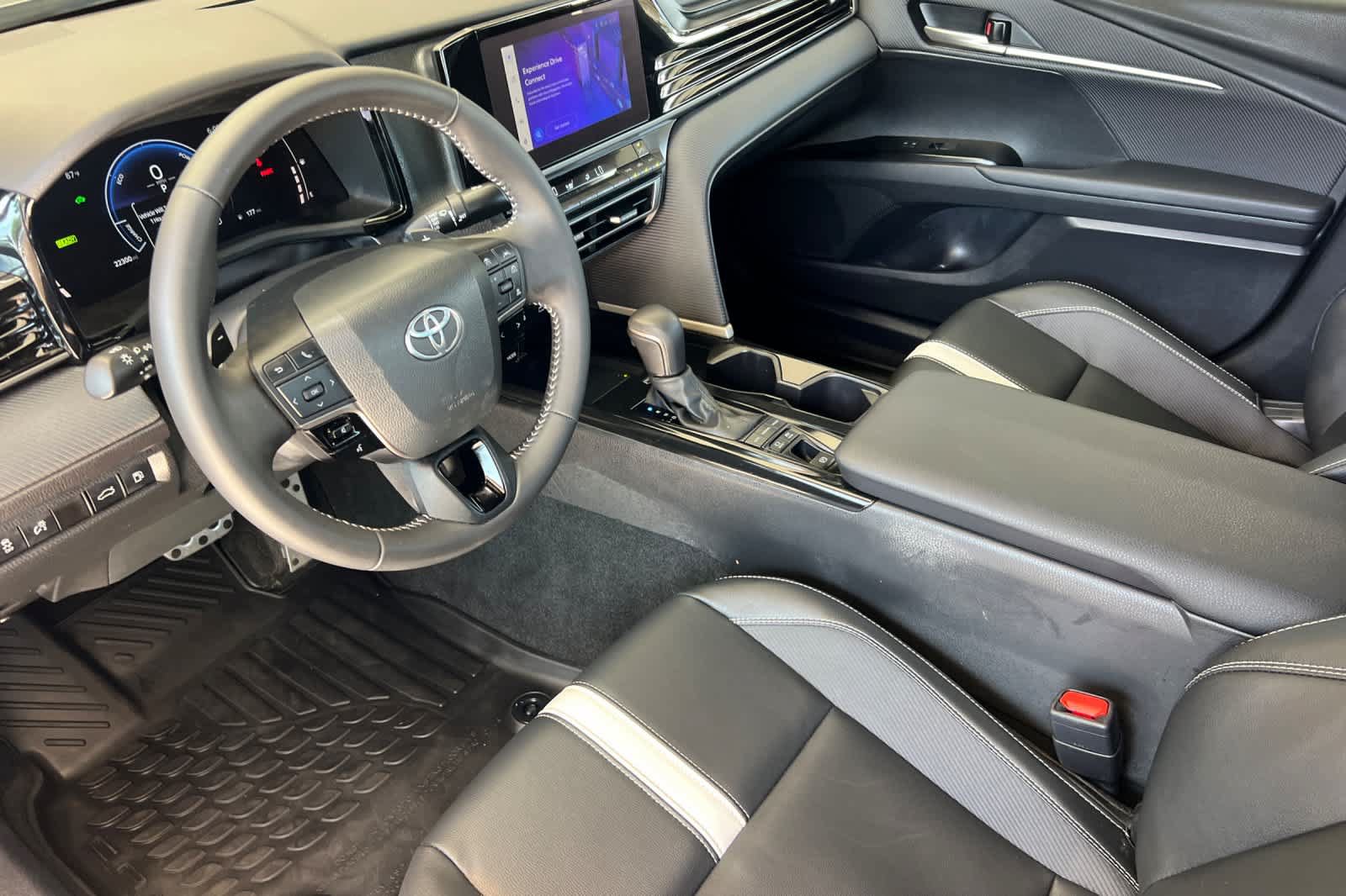 Used 2025 Toyota Camry SE FWD image 11