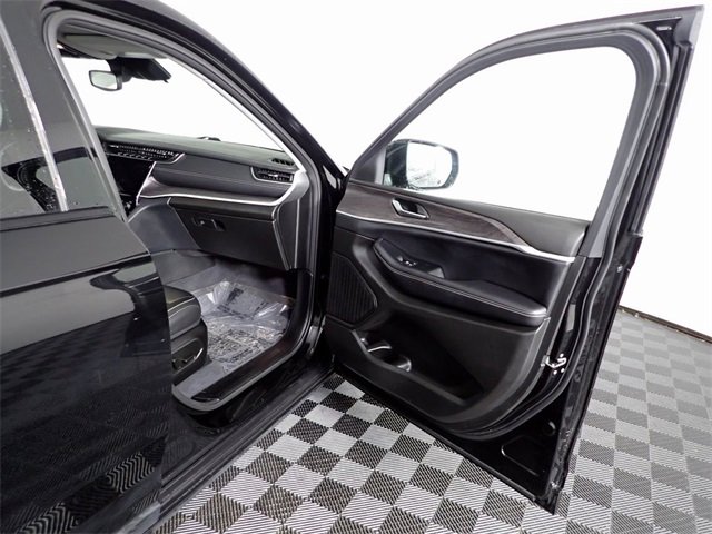 Used 2023 Jeep Grand Cherokee L Limited image 37