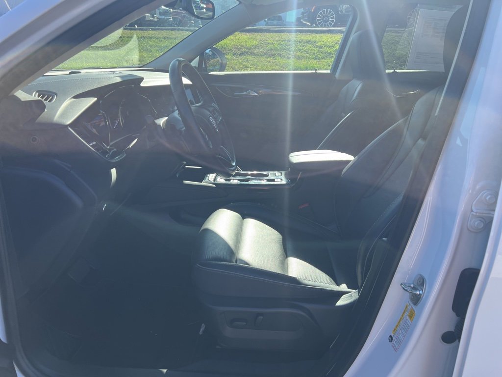 Used 2023 Buick Envision Essence image 7