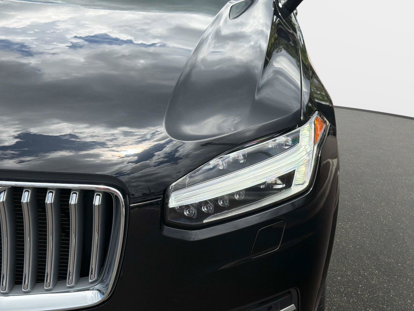 Used 2025 Volvo XC90 B6 Plus w/ Protection Package Premier AWD/4WD image 9