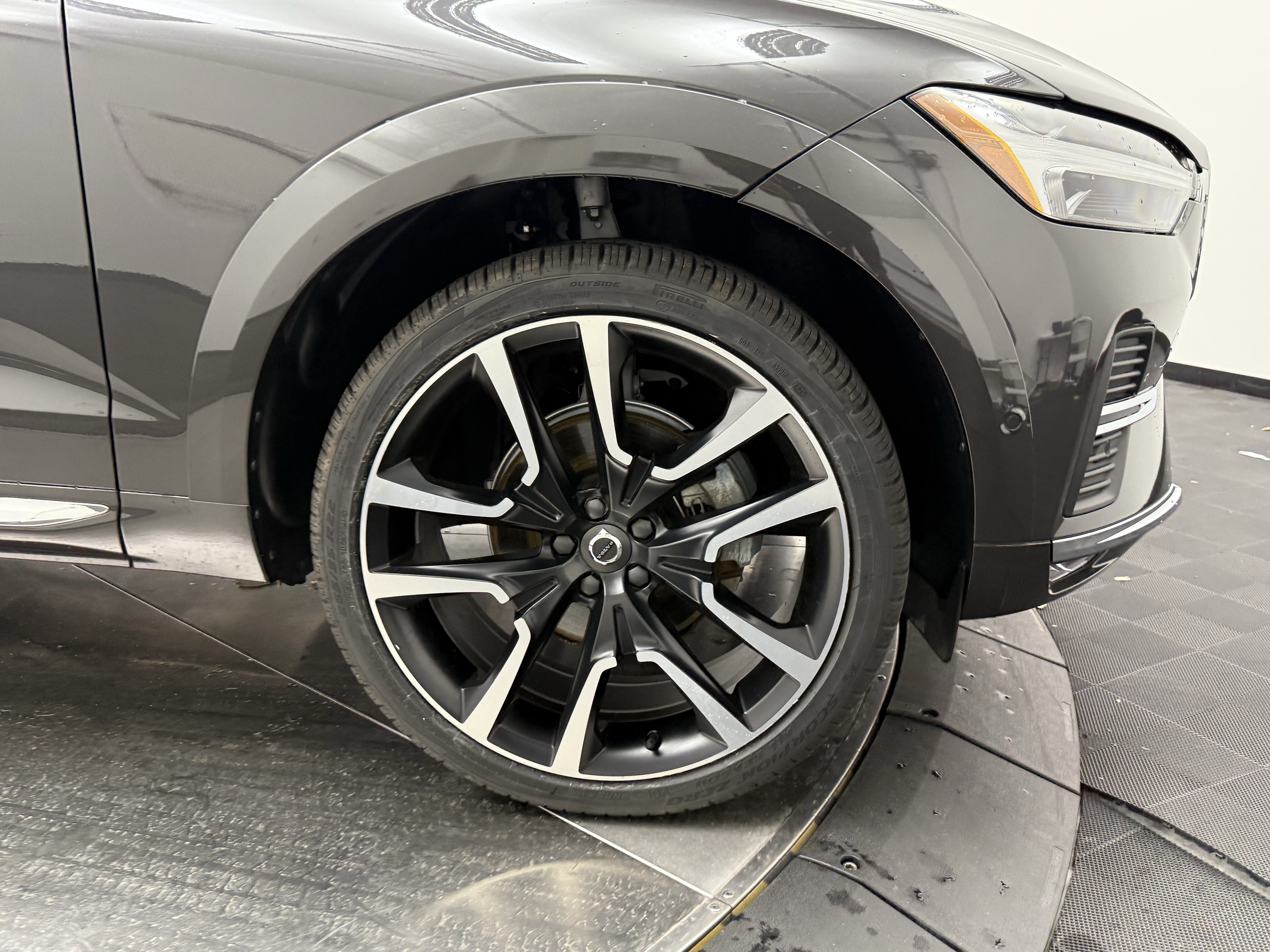 Certified 2023 Volvo XC60 B5 Ultimate AWD/4WD image 9