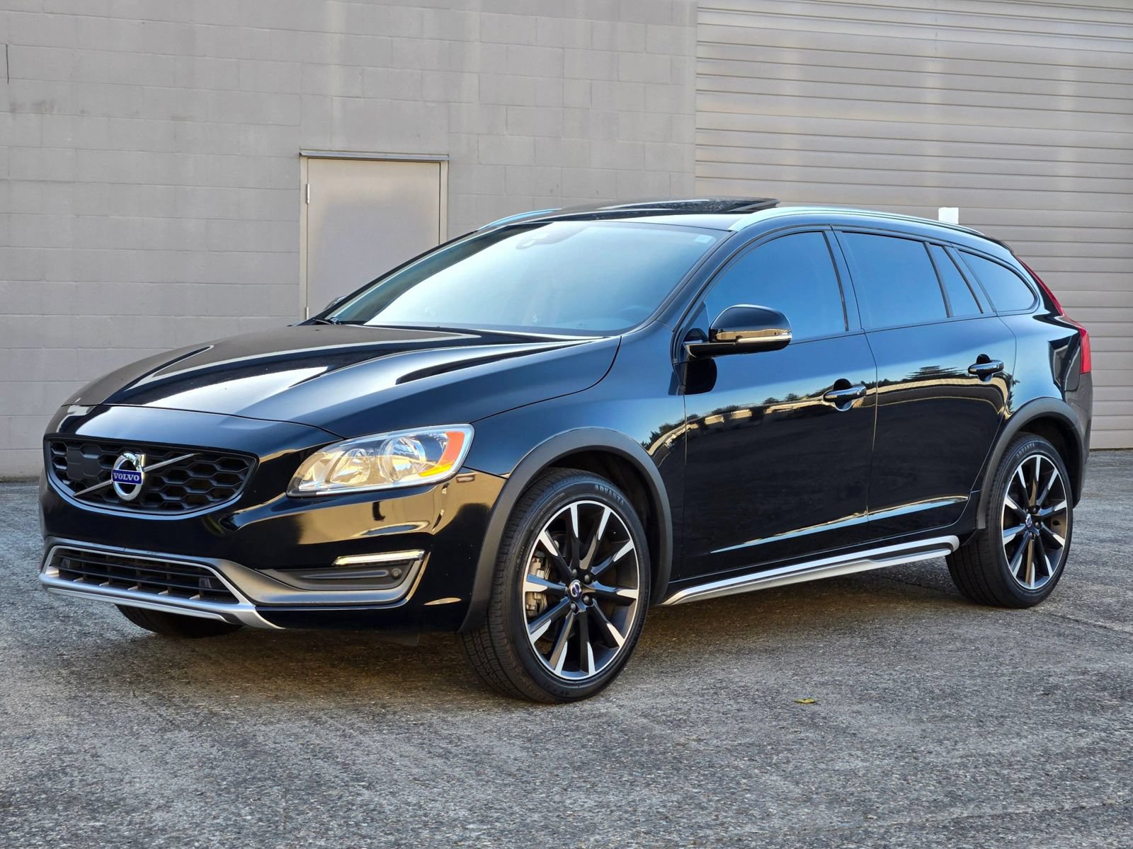 Used 2016 Volvo V60 T5 Cross Country w/ Convenience Package AWD/4WD image 4