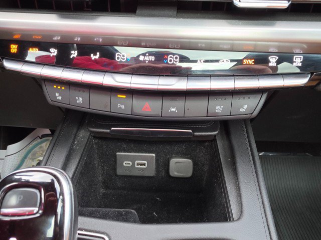Used 2024 Cadillac XT4 Premium Luxury AWD/4WD image 46