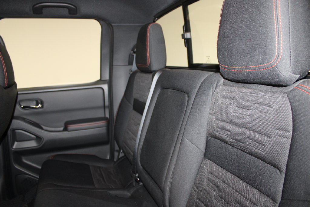 Used 2025 Nissan Frontier PRO-4X AWD/4WD image 16
