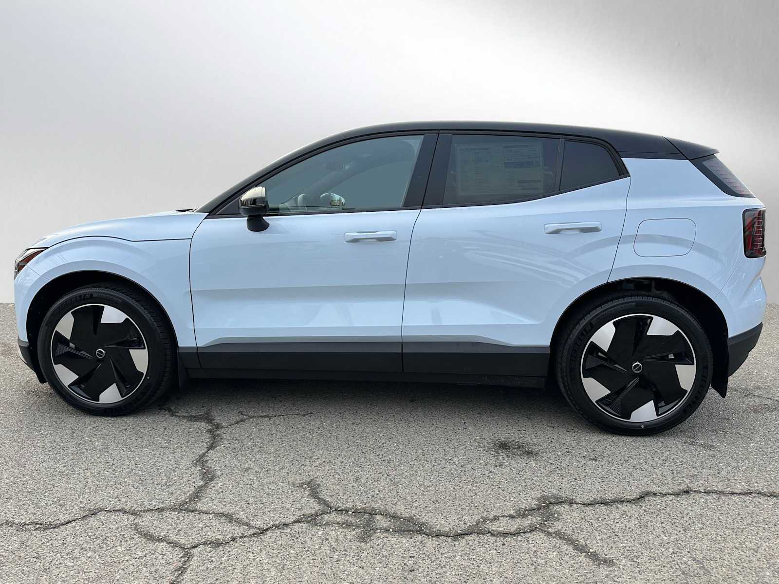 New 2026 Volvo EX30 Plus w/ Protection Package Premier image 6