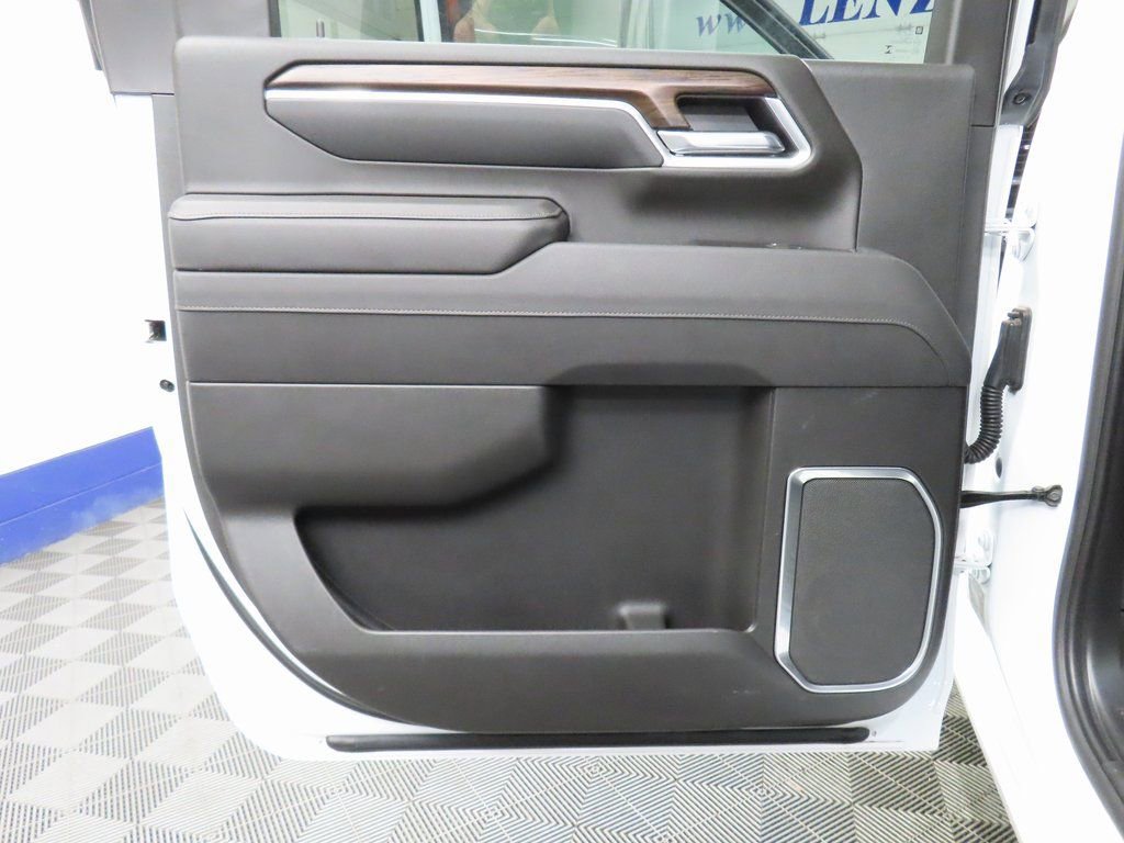 Used 2025 GMC Sierra 2500 SLT w/ SLT Convenience Package image 49