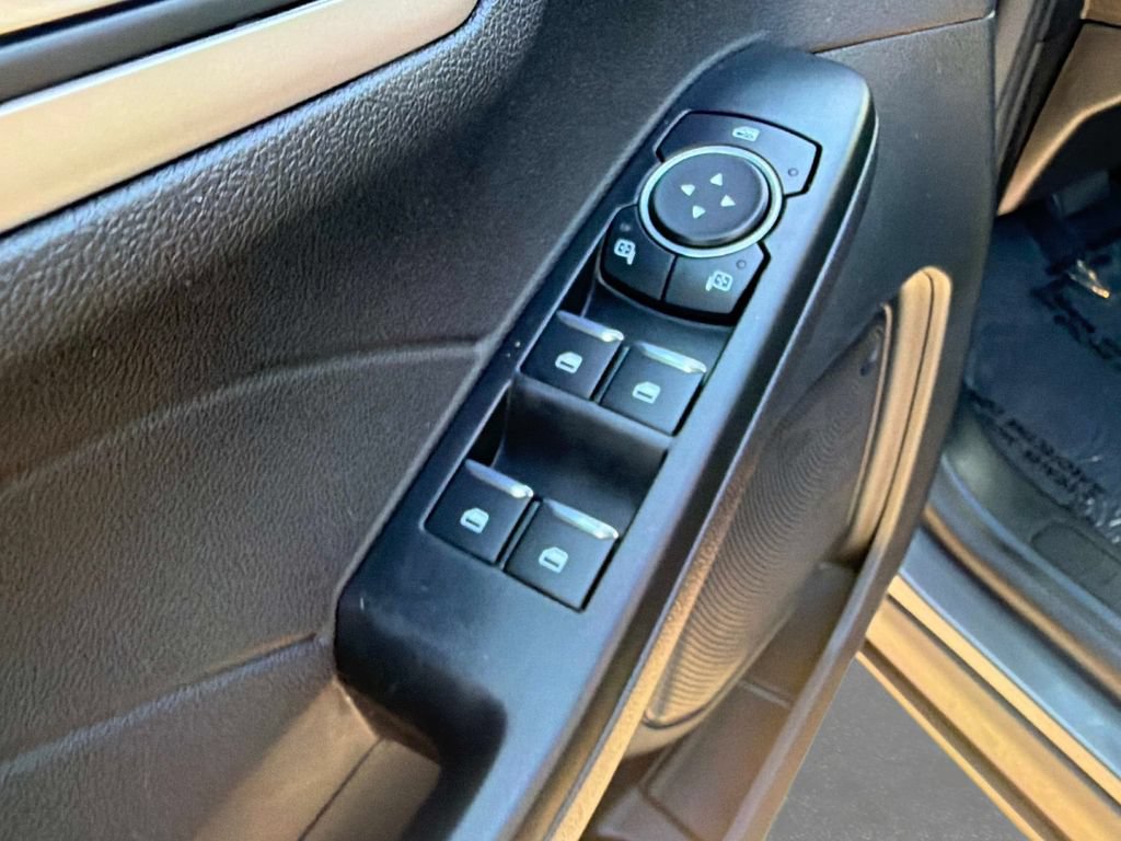 Used 2022 Ford Escape SEL w/ Technology Package FWD image 19
