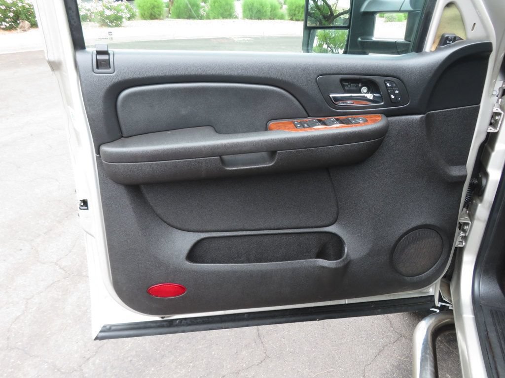 Used 2008 Chevrolet Silverado 2500 LTZ w/ Safety Package AWD/4WD image 18