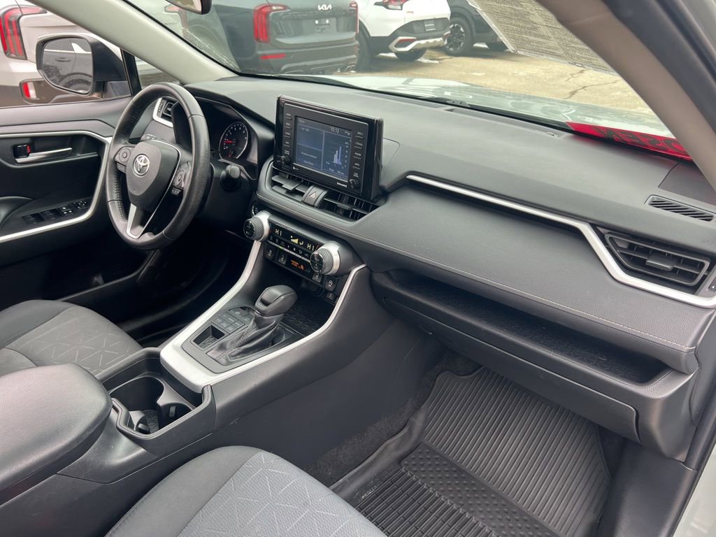 Used 2020 Toyota RAV4 XLE w/ Convenience Package image 23
