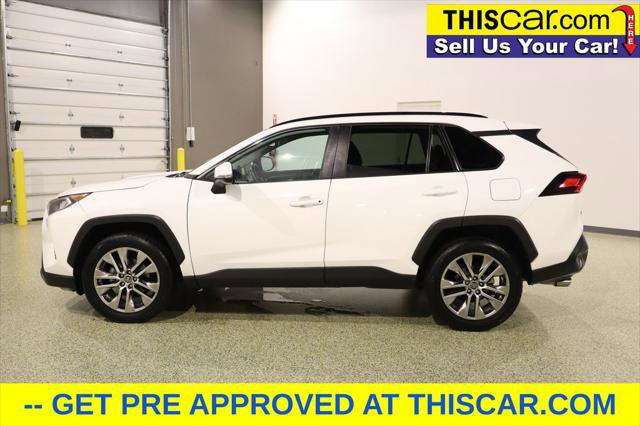Used 2020 Toyota RAV4 XLE Premium image 4
