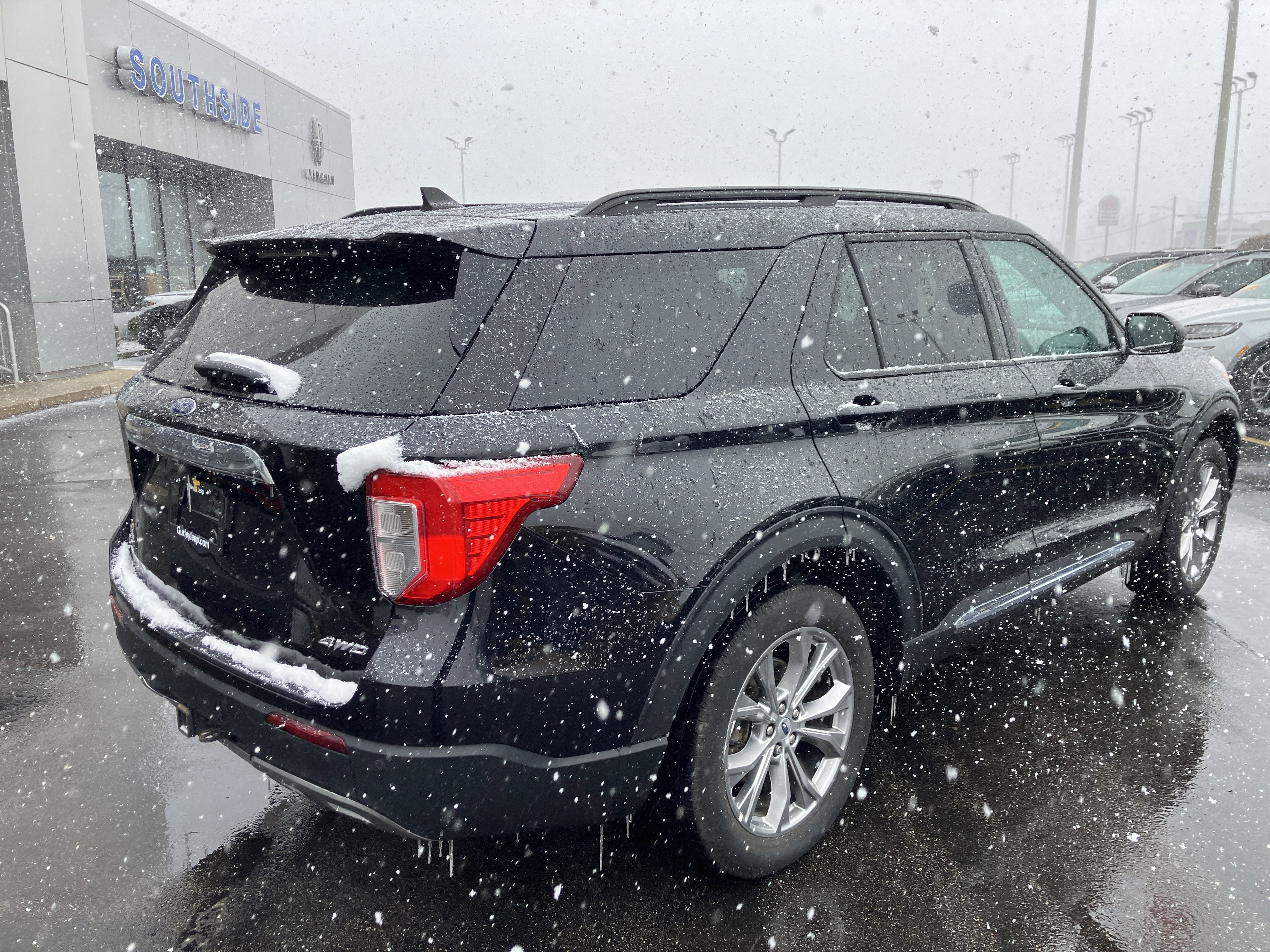 Certified 2022 Ford Explorer XLT w/ Equipment Group 202A image 7