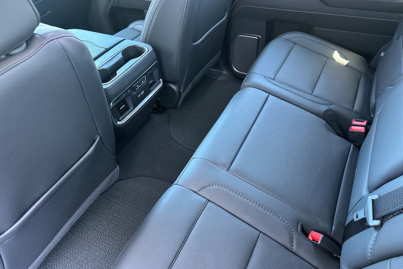Used 2025 GMC Sierra 1500 Denali w/ Denali Reserve Package AWD/4WD image 4