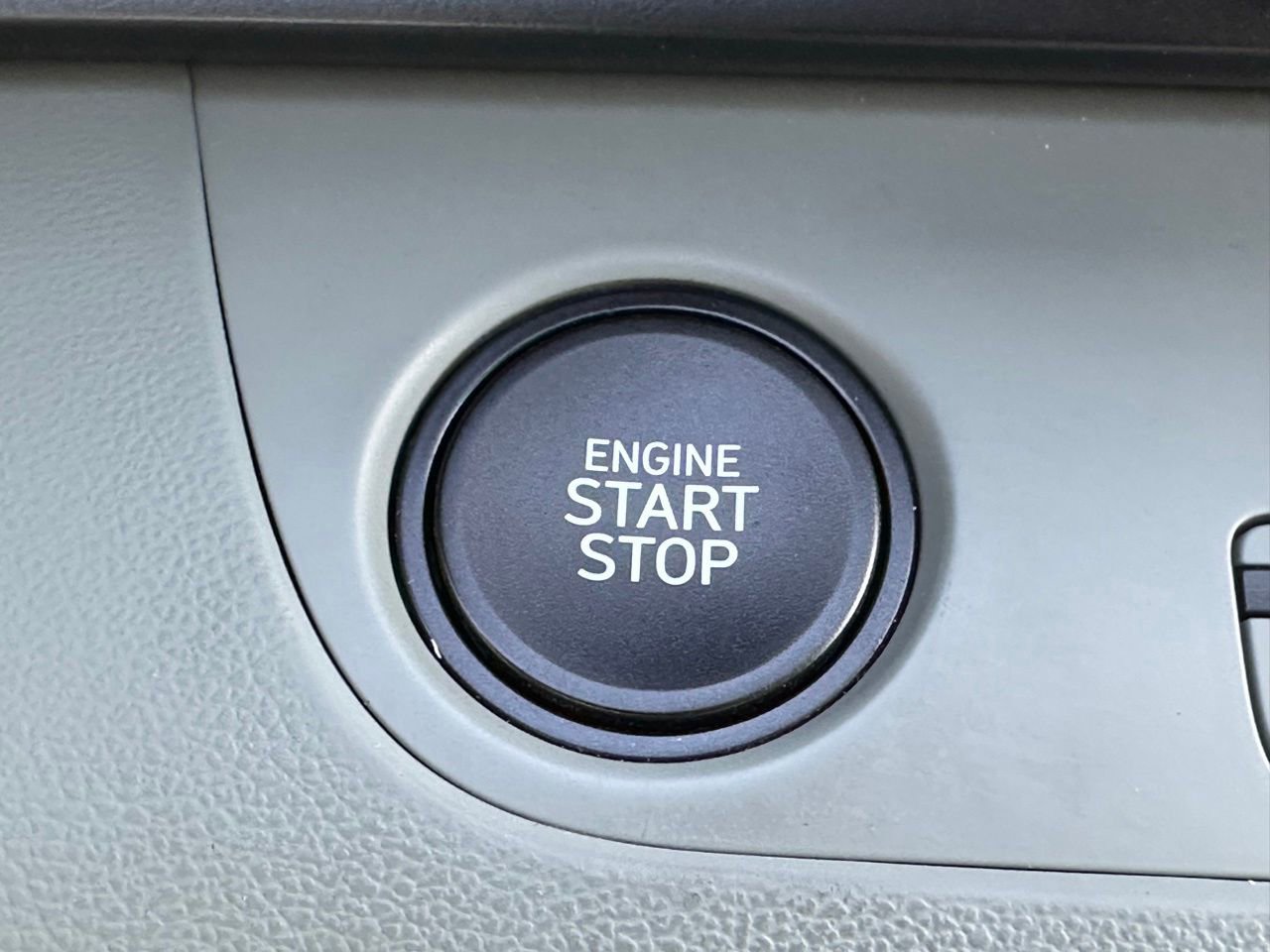 Certified 2024 Hyundai Elantra Limited image 31