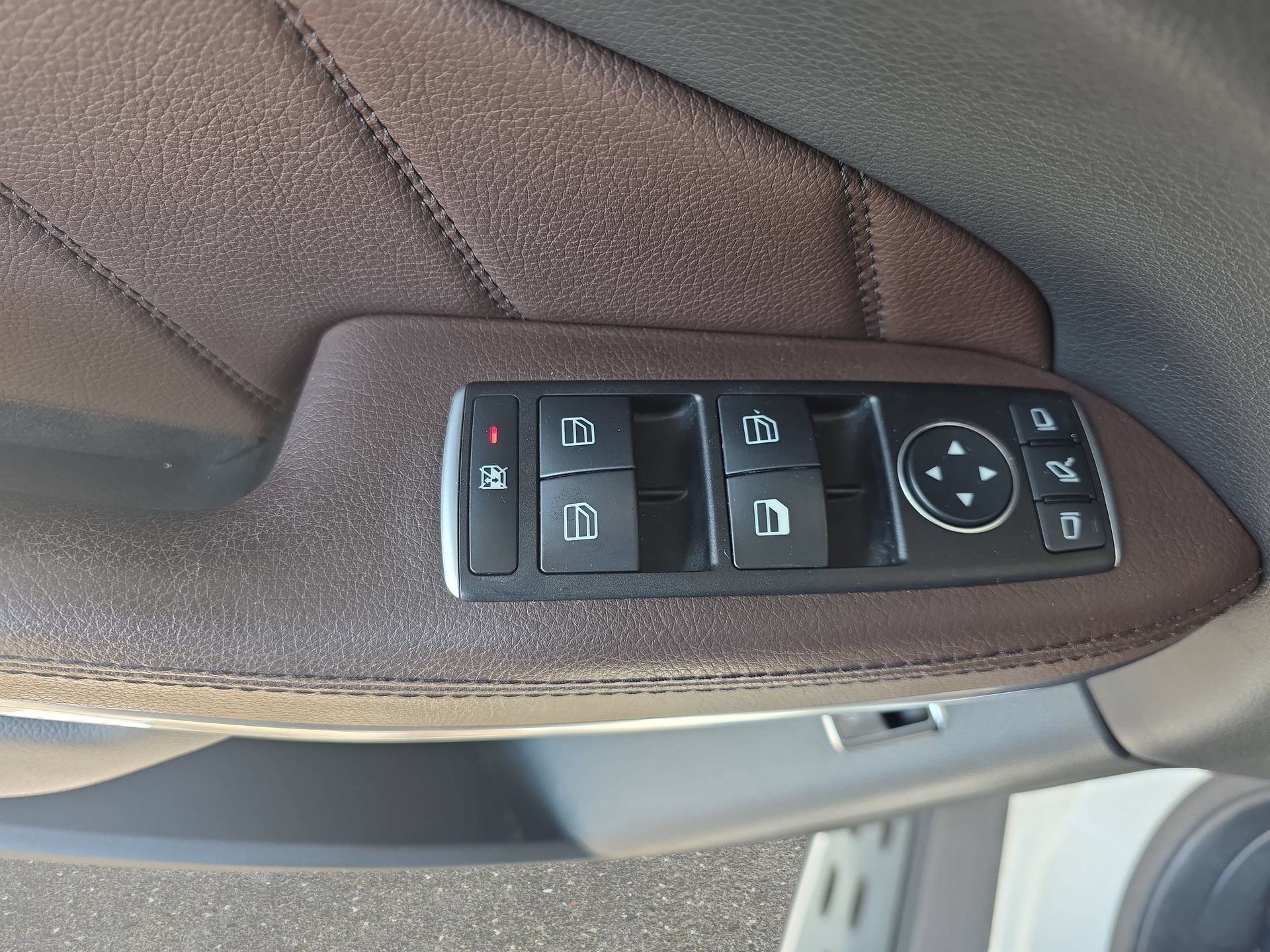 Used 2015 Mercedes-Benz GL 550 4MATIC image 27