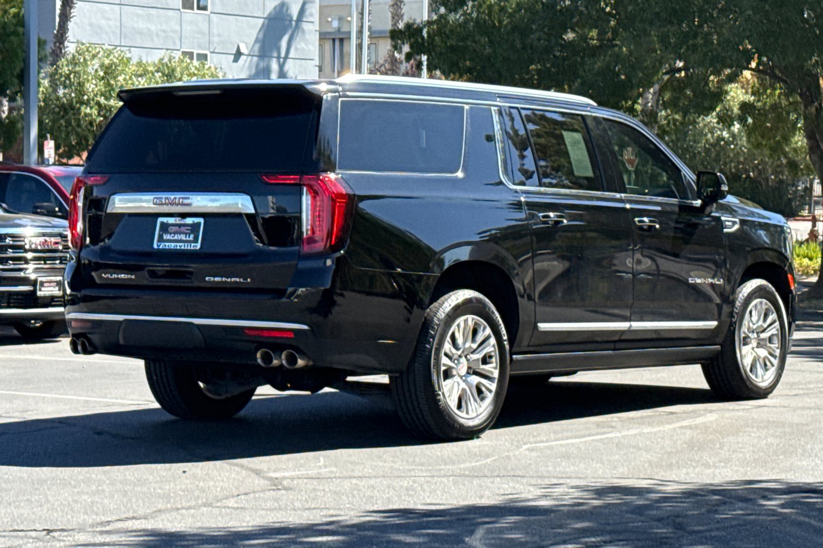 Used 2022 GMC Yukon XL Denali AWD/4WD image 5