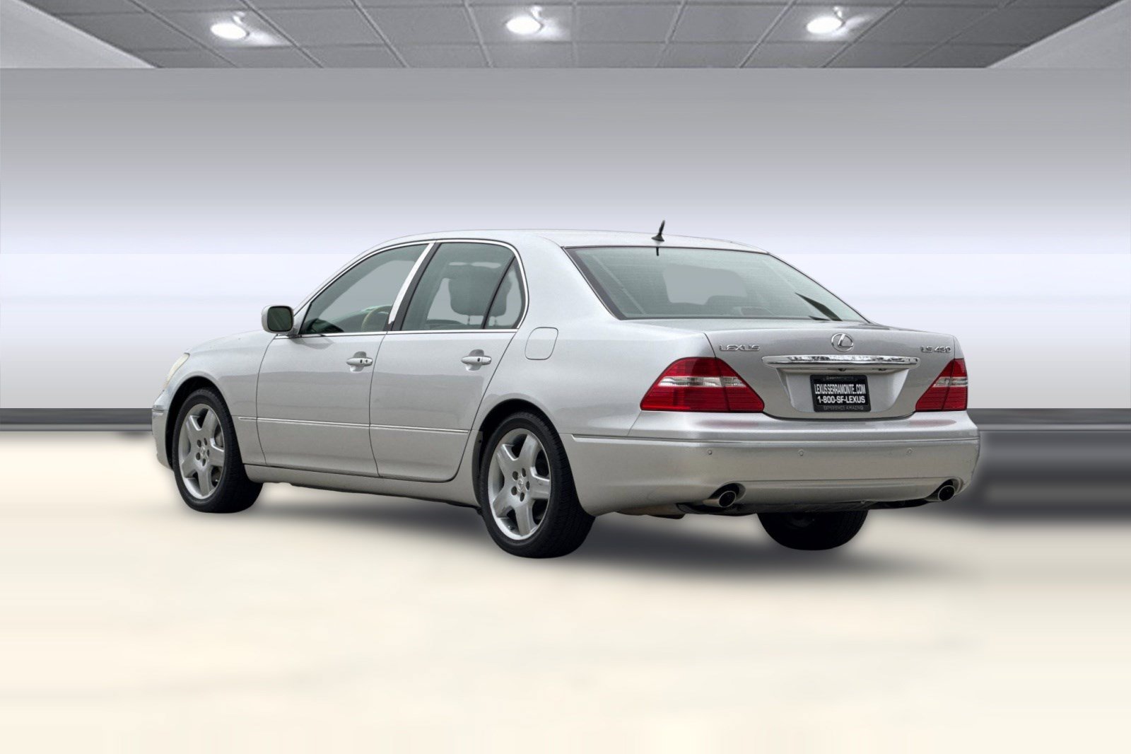 Used 2005 Lexus LS 430 RWD image 3