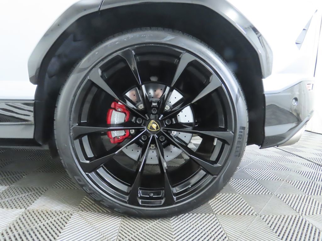 Used 2022 Lamborghini Urus image 32