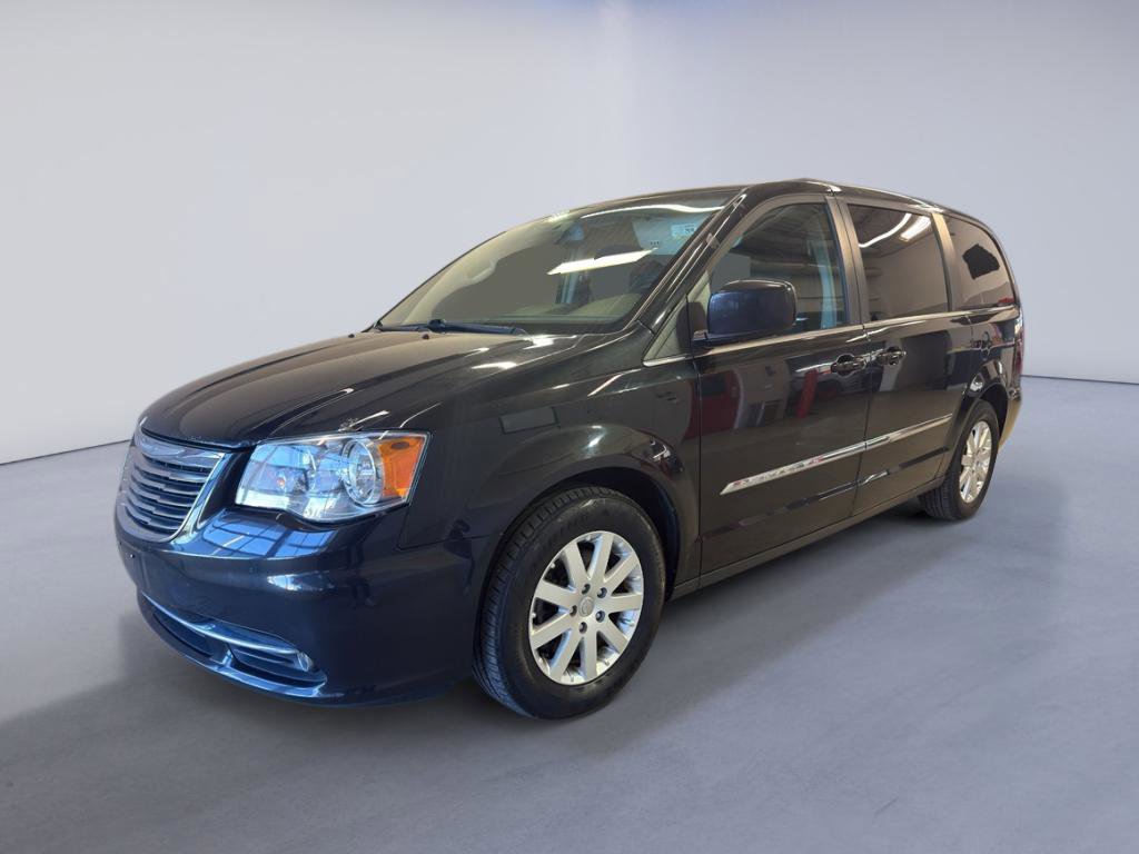 Used 2016 Chrysler Town & Country Touring FWD image 3