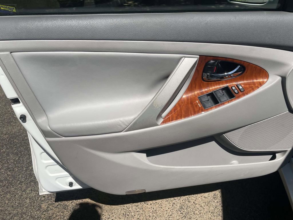 Used 2010 Toyota Camry Hybrid image 13