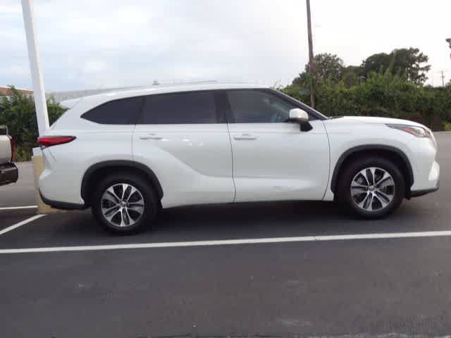 Used 2021 Toyota Highlander XLE FWD image 10