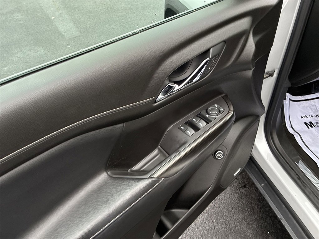 Used 2020 GMC Acadia SLT w/ Driver Alert Package II image 13