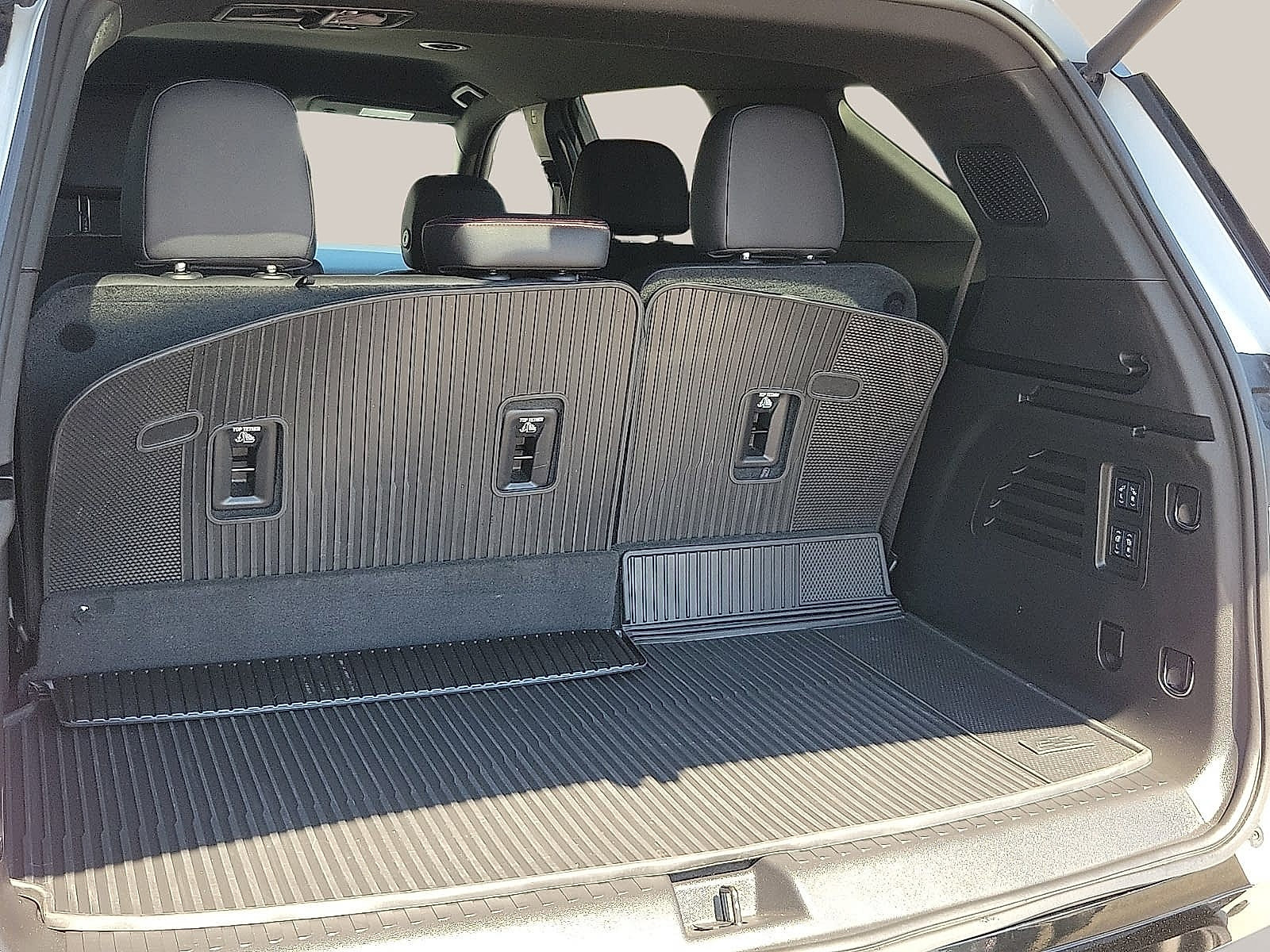 Used 2025 Chevrolet Traverse RS w/ LPO, Floor Liner Package FWD image 8