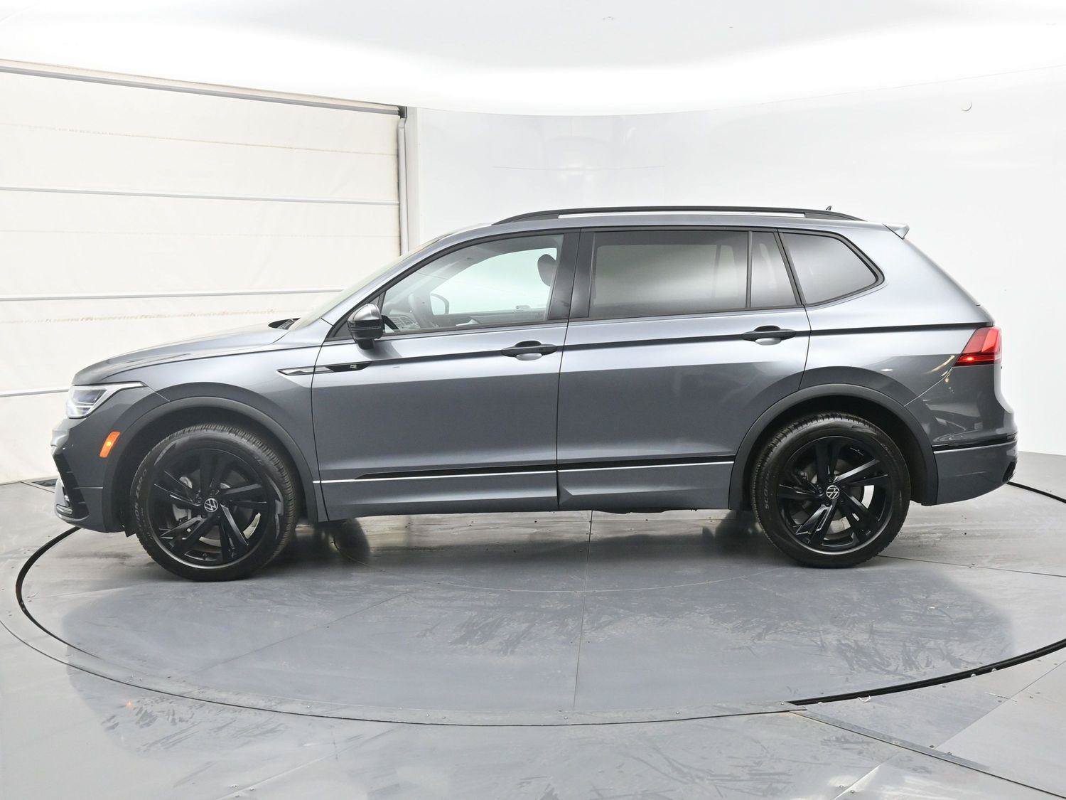 Certified 2024 Volkswagen Tiguan SE R-Line AWD/4WD image 20