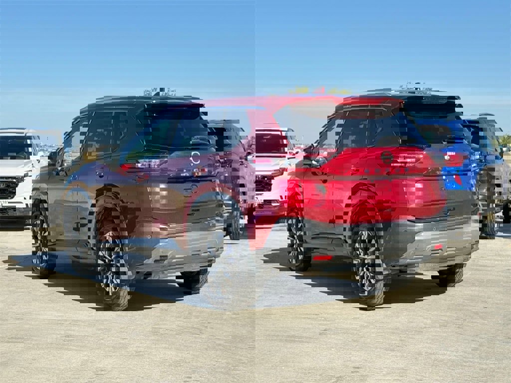 Used 2023 Nissan Rogue SV w/ SV Premium Package image 9