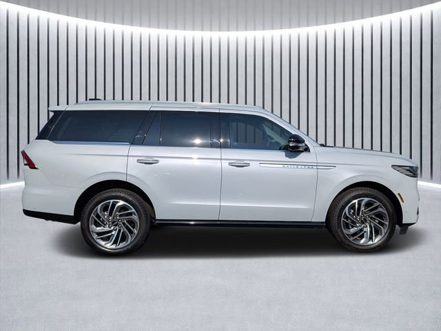 New 2025 Lincoln Navigator Reserve image 2