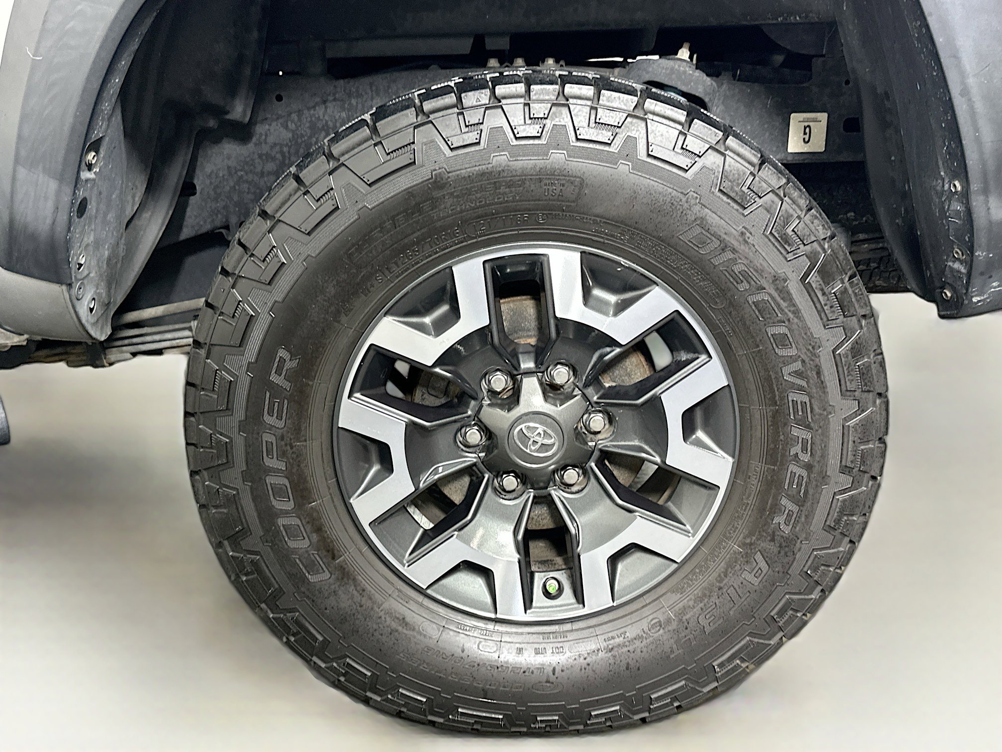 Used 2019 Toyota Tacoma TRD Off-Road w/ Four Season Floor Mat Package image 11