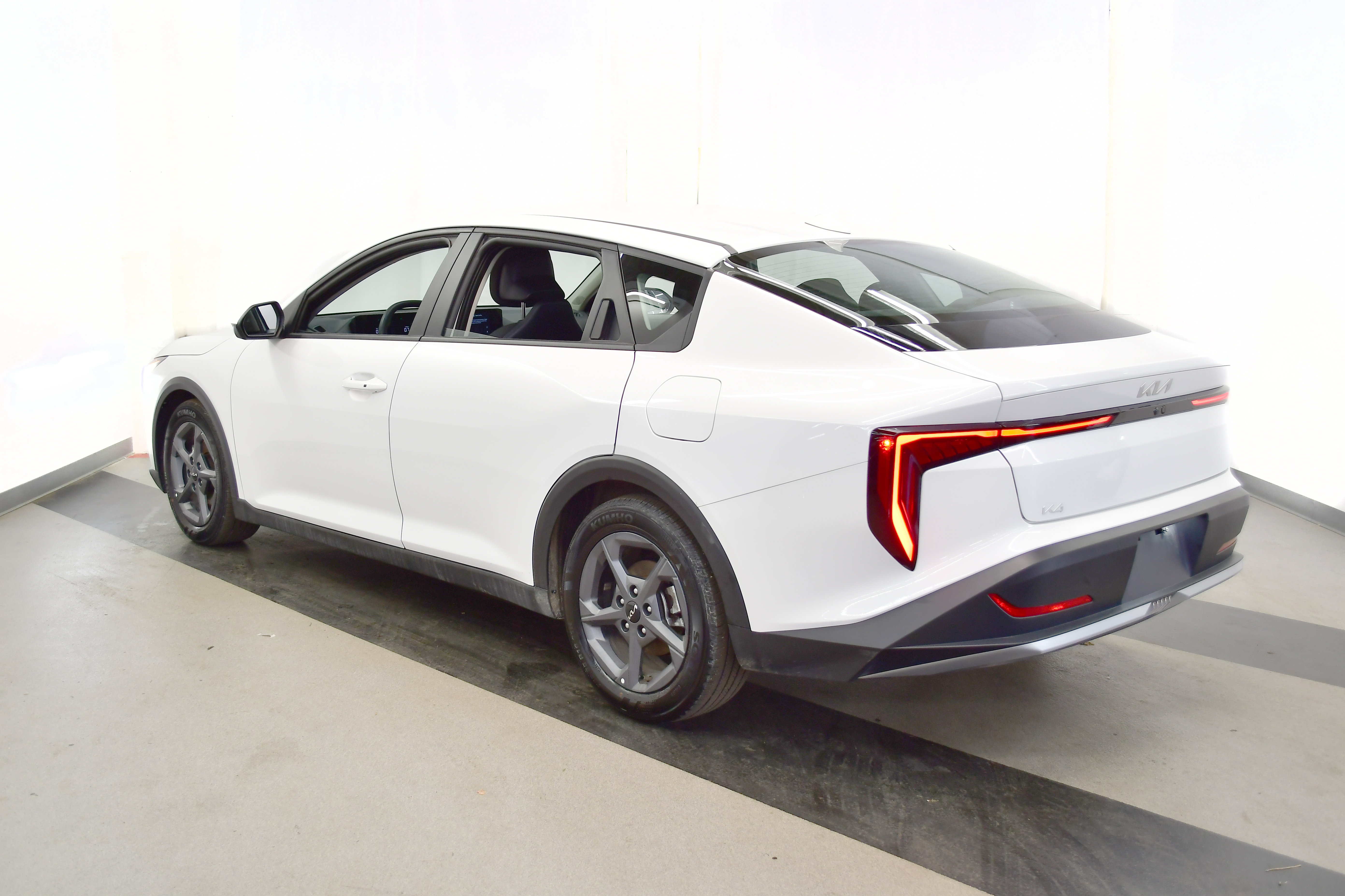 Used 2025 Kia K4 FWD image 5